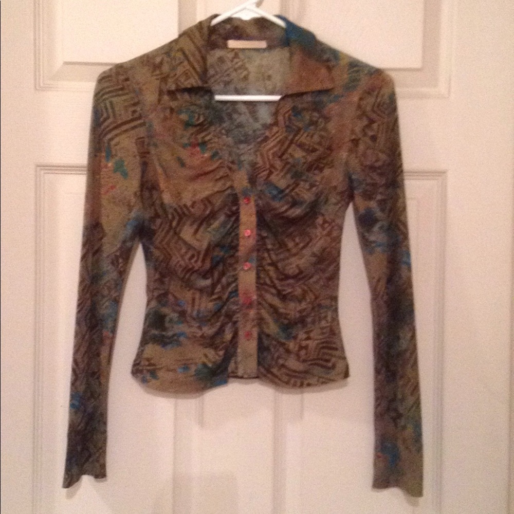 Long Sleeve Button Down Top w/ Collar.